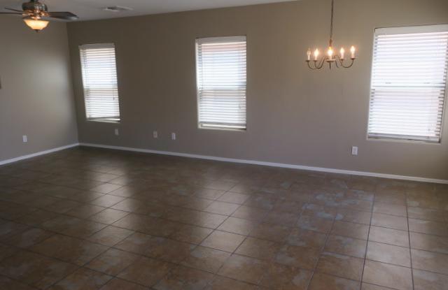 7916 S 64th Ln Gallery 4