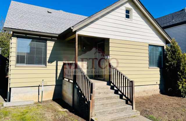 Fantastic 4 bedroom close to U of O **PLEASE NOTE: THIS PROPERTY IS AVAILABLE IMMEDIATELY AND CANNOT BE HELD VACANT UNTIL FALL SCHOOL YEAR STARTS.** - 535 East 16th Avenue, Eugene, OR 97401 Fantastic 4 bedroom close to U of O **PLEASE NOTE: THIS PROPERTY IS AVAILABLE IMMEDIATELY AND CANNOT BE HELD VACANT UNTIL FALL SCHOOL YEAR STARTS.** - 535 East 16th Avenue, Eugene, OR 97401