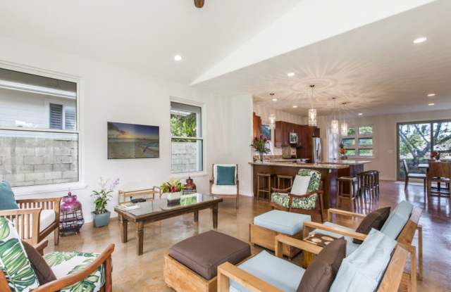 Beautiful Tropical Home Close to Beach w/Pool, Yard & AC: Hale Nani Lanikai Gallery 4