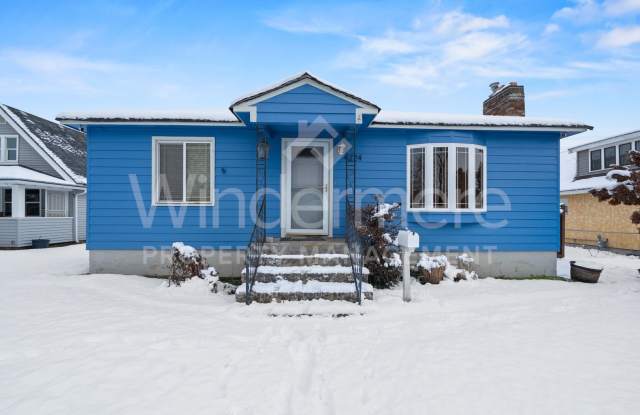 *MOVE IN SPECIAL * 1ST FULL MONTH FREE* Great 3-Bedroom Home IN The Garland District photos photos