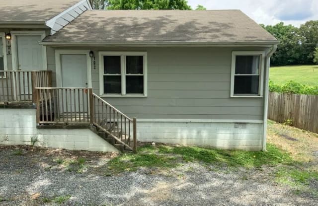 102 East Bradley Avenue - 102 East Bradley Avenue, Gastonia, NC 28052