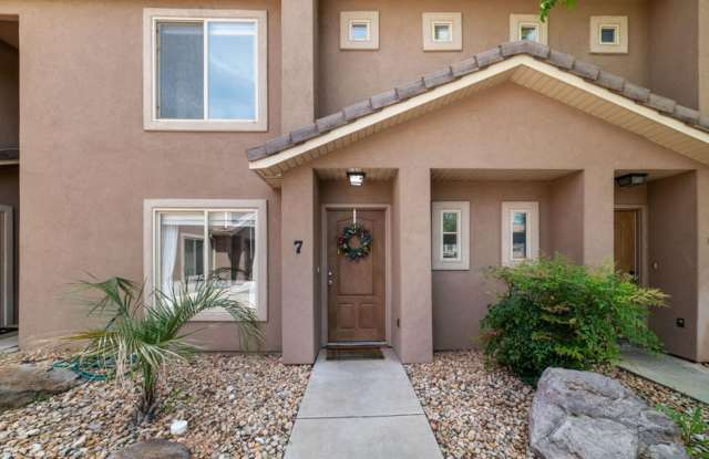 3 Bedroom End Unit Townhome! photos photos