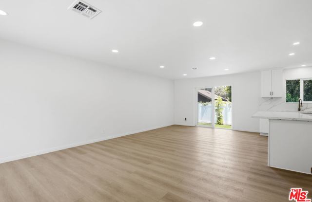 1832 Summit Avenue Gallery 4