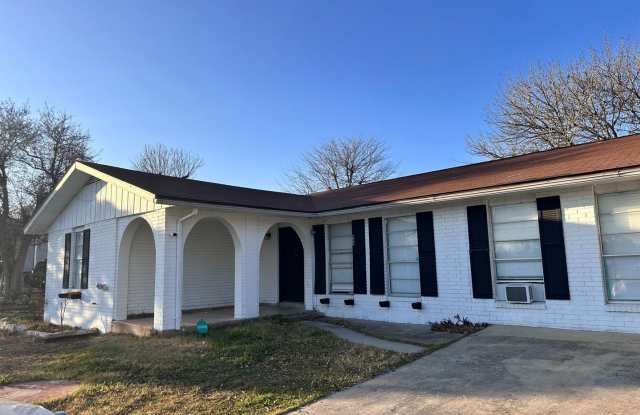House For Rent 806 E Mountain St, Seguin, TX 78155 Gallery 3