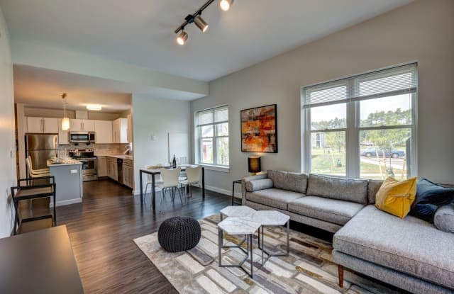 The Elm At Island Creek Village Gallery 3