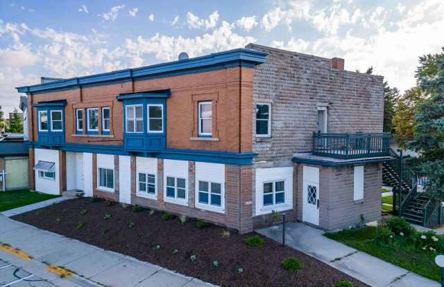 2113 Railroad Street Gallery 1