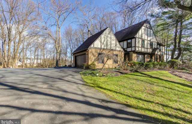 10104 LAWYERS ROAD - 10104 Lawyers Road, Wolf Trap, VA 22181