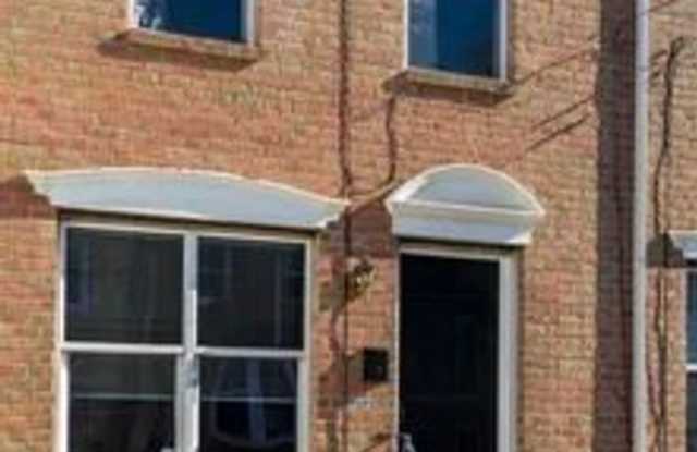 Beautifully Renovated 4 Bedroom | 3.5 Bathroom Home – Modern Finishes  Spacious Layout photos photos