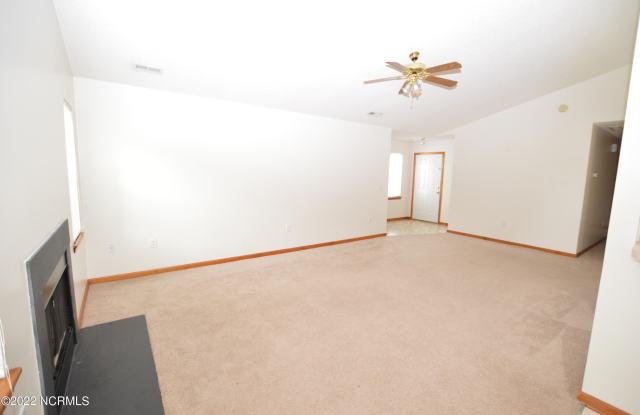 124 Lawndale Lane Gallery 2