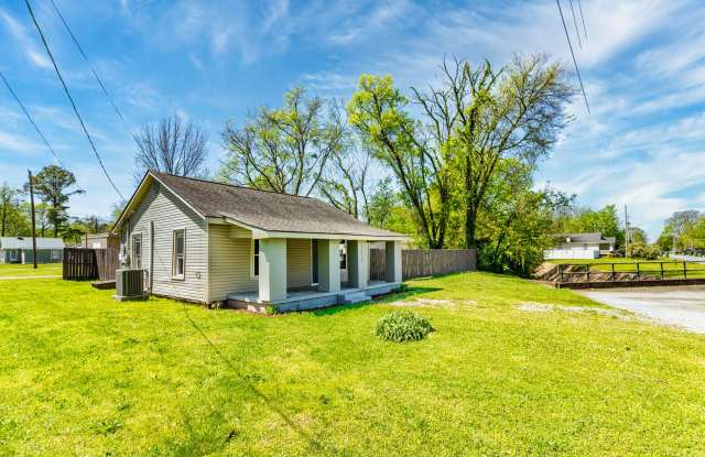 Newly Remodeled Home with Fenced-In Yard! **MOVE IN SPECIAL!** photos photos