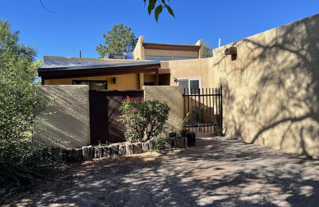 830 Live Oak Road NE - 830 Live Oak Road Northeast, Sandia Heights, NM 87122