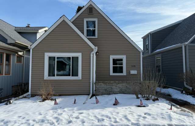 3-Bedroom Home Just Steps from Lake Michigan! Prime location! photos photos