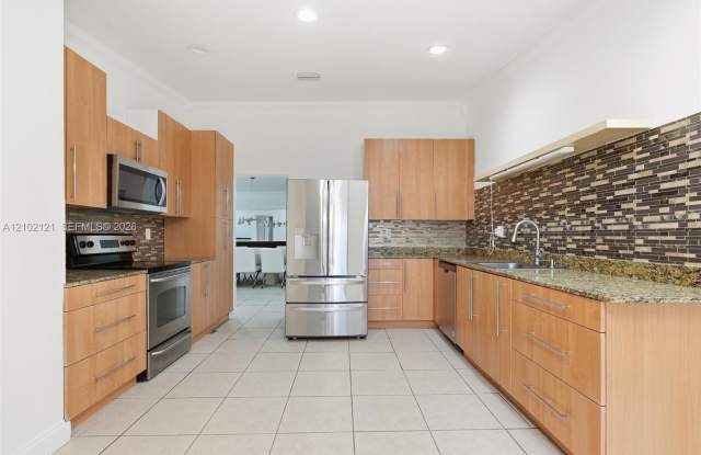 502 NE 195th Street, Miami, FL 33179 - 3334 Gallery 1