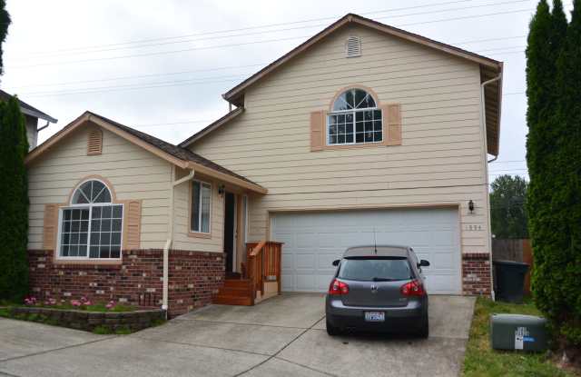 Beautiful 3 Bedroom Home in Woodland - 1994 Meadowood Loop Gallery 1