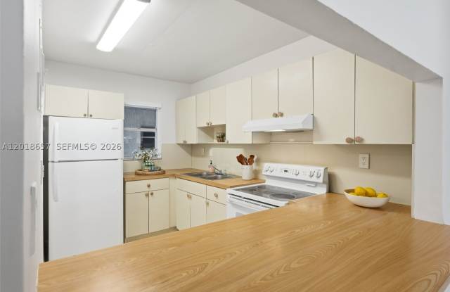 305 W 68th St photos photos