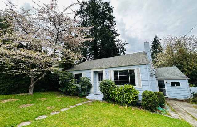Charming 3 Bedroom 1 Bath Home in Seattle's Greenwood Neighborhood! - 211 North 143rd Street, Seattle, WA 98133