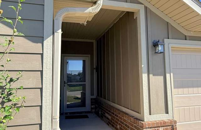 Fully Furnished 3 Bed / 2 Bath Home in Nixa Gallery 3