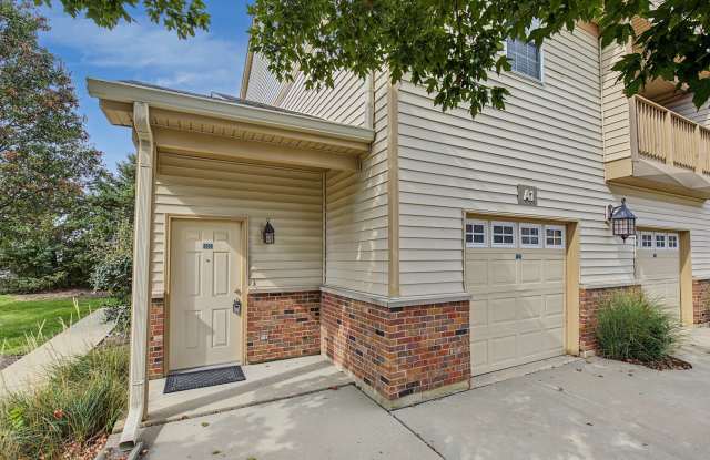 Beautiful 2nd-Floor Condo with Vaulted Ceilings, Private Balcony & Attached Garage Gallery 3