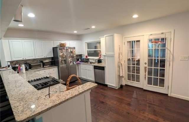 3221 Bobolink Drive Gallery 3