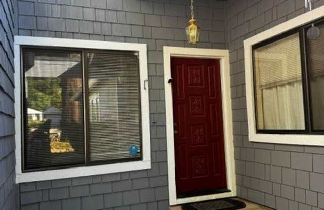 Comfortable 3 bedroom 2 bathroom home with attached 2 car garage close to downtown Grass Valley Gallery 3