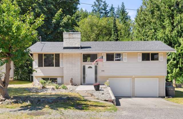 3 Bed 2 Bath Fully Fenced Split Level Lake Stevens photos photos
