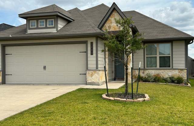 Bryan - 3 bedroom / 2 bath / 2 car garage house with fenced in back yard. photos photos