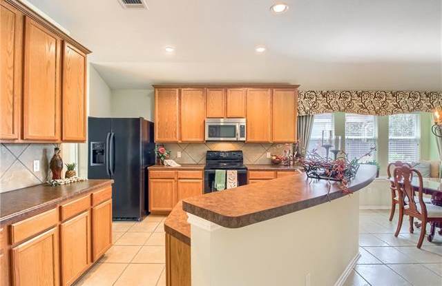 18720 Royal Pointe DR Gallery 4