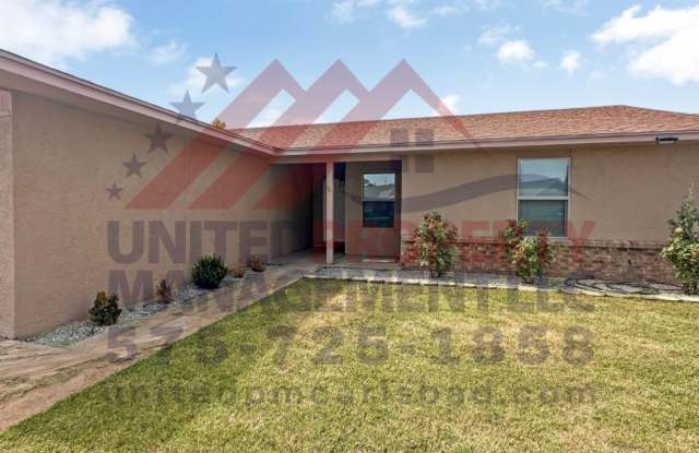 3 bedroom 2 bathroom house for rent Carlsbad NM Gallery 1