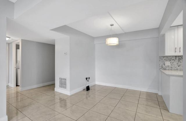 4156 Inverrary Drive Gallery 3