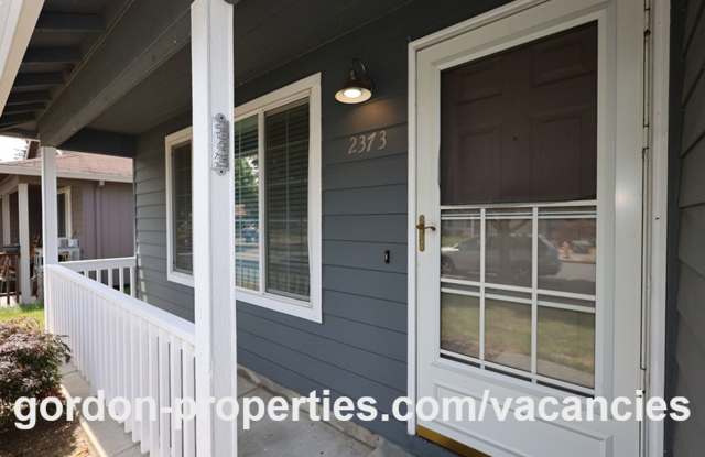 NW Stanley Ave - Gresham single level home with attached garage Gallery 4