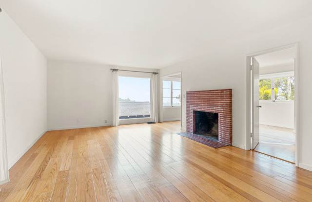 Charming Cul-de-Sac Mid-Century w/ Bay Views In Oakland Hills Gallery 3