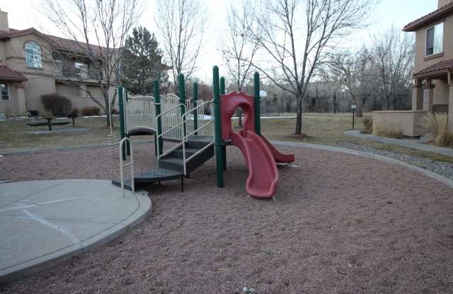 Beautiful 2bdrm 3 bath 2 car garage townhome - 3348 Apogee View, Colorado Springs, CO 80906