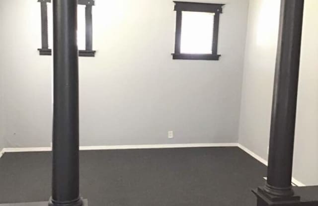 343 Midridge Drive Gallery 3