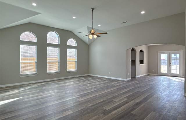 1913 Pin Oak Trail Gallery 1