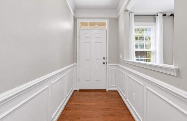 22631 HAWKBILL Square Gallery 2