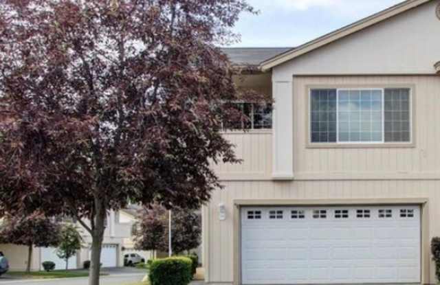 Condo Close to base! 3 bed/2bath/2car garage, Available now! photos photos