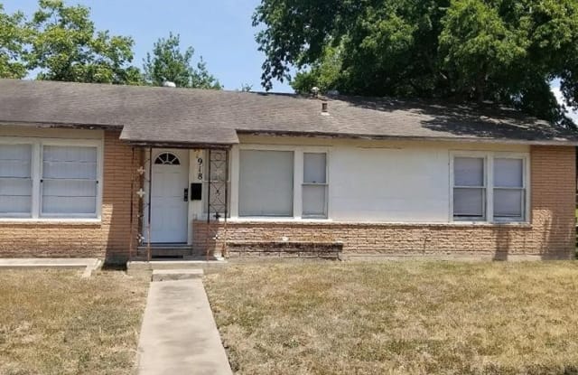 918 E Mountain Street - 918 East Mountain Street, Seguin, TX 78155