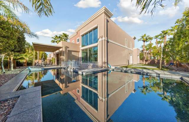 LUXURY, INDUSTRIAL, FULLY FURNISHED 3 BEDROOM HOME WITH 360 VIEWS photos photos