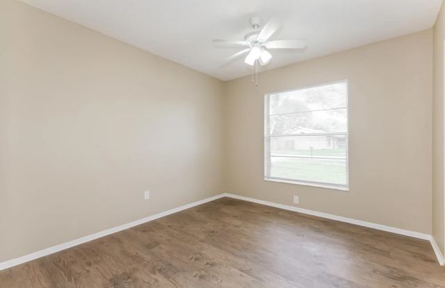 14301 Capitol Dr Gallery 4