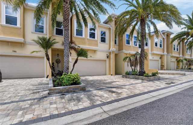 750 GRAND CYPRESS Lane Gallery 3