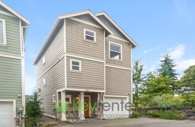 Stunning 3 Bed, 3.5 Bath Seattle Home with En Suites, Solar, and A/C photos photos