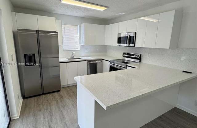 2530 NW 99th Ave photos photos