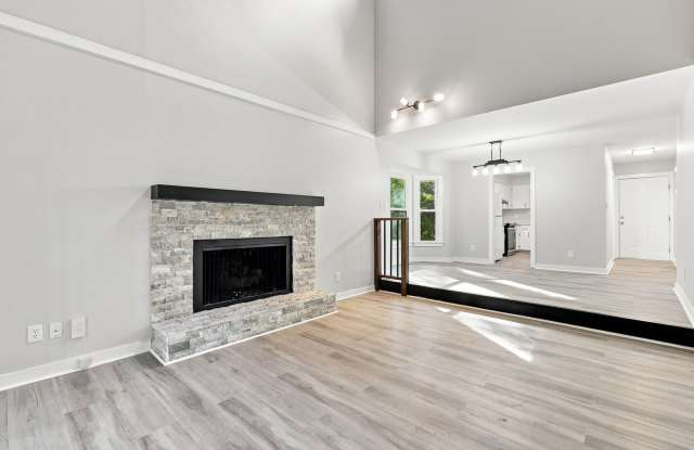 Renovated 2BR/2BA Near Crabtree Valley Mall | Private Fenced Yard & Deck! Gallery 4