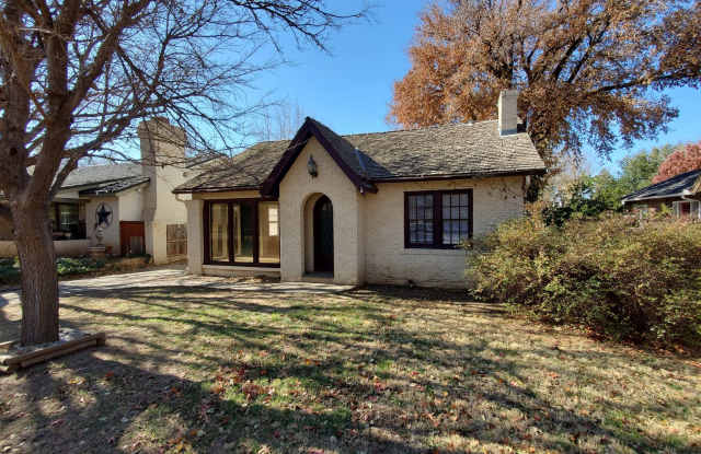 In the Heart of Wolflin! Hard to find exceptional 2-1 - 2402 South Hughes Street, Amarillo, TX 79109