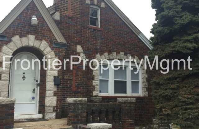 Recently Renovated 2 Bedroom Brick Bungalow! photos photos