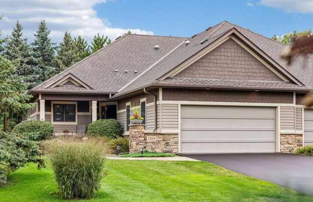 One-Level Luxury Townhome with Gourmet Kitchen, Large Primary Suite, Fireplace, Furnished or Unfurnished! Gallery 1