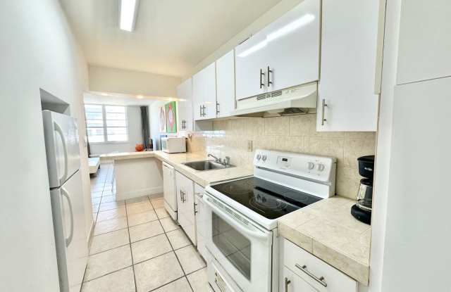 Amazing location: Close to Lincoln & the beaches: 1bed/1bath at the iconic Decoplage: available now @ $ 2,200.00 / monthly! Gallery 3
