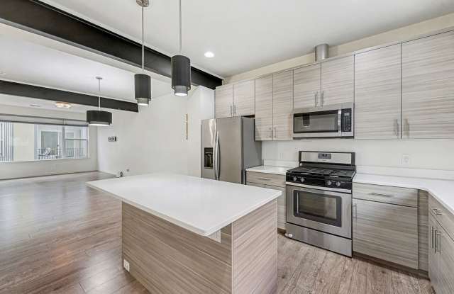 Modern-3 bedroom -3.5 bathroom Townhome in Santa Fe Art District photos photos