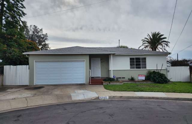 Cul de Sac living on large lot in El Cerrito Heights photos photos