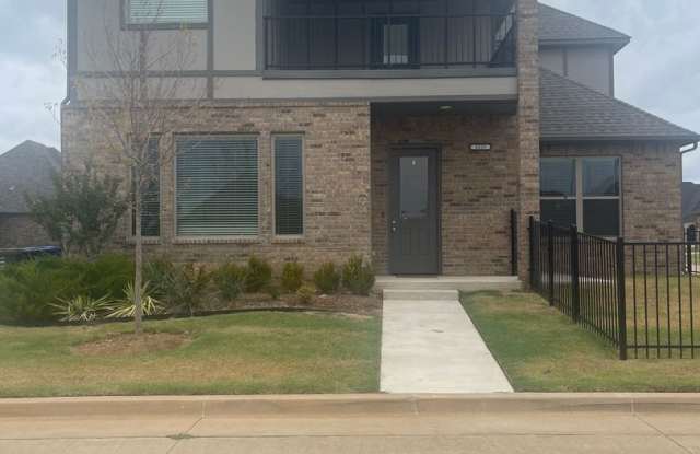 Beautiful 4 bed 3.5 bath home with a game room in The Enclave! photos photos